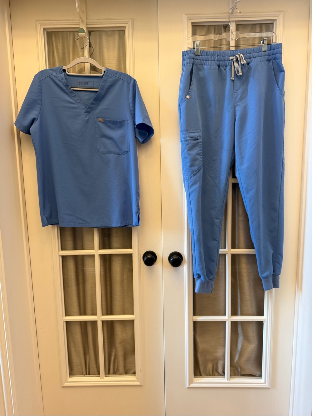 MEDIUM Ceil Blue Women’s Figs Jogger Set EUC